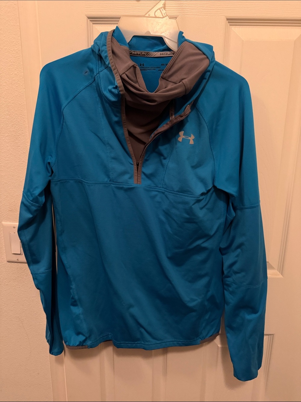 Under Armour Men’s Teal Blue Long-Sleeve Swim Rash Guard with Gray Hood